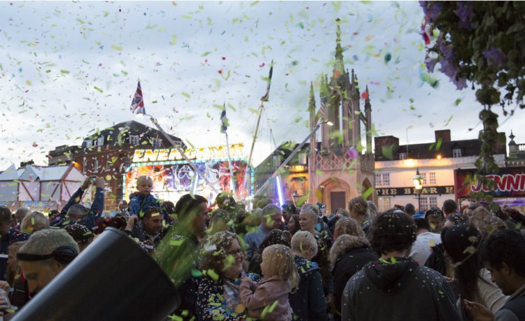 Crowds take to the streets at Devises annual confetti battle