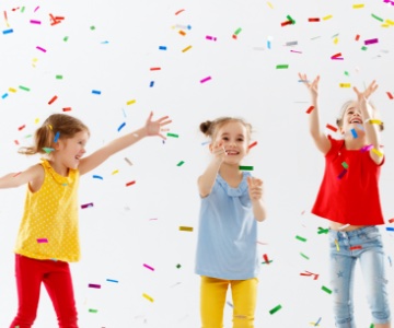 Childrens birthday party confetti cannons