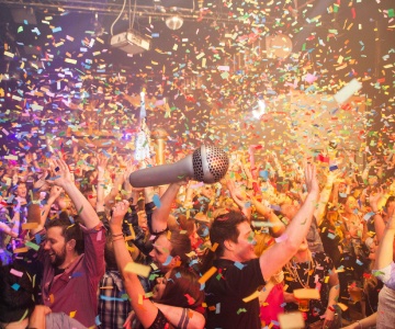 Nightclub confetti cannons